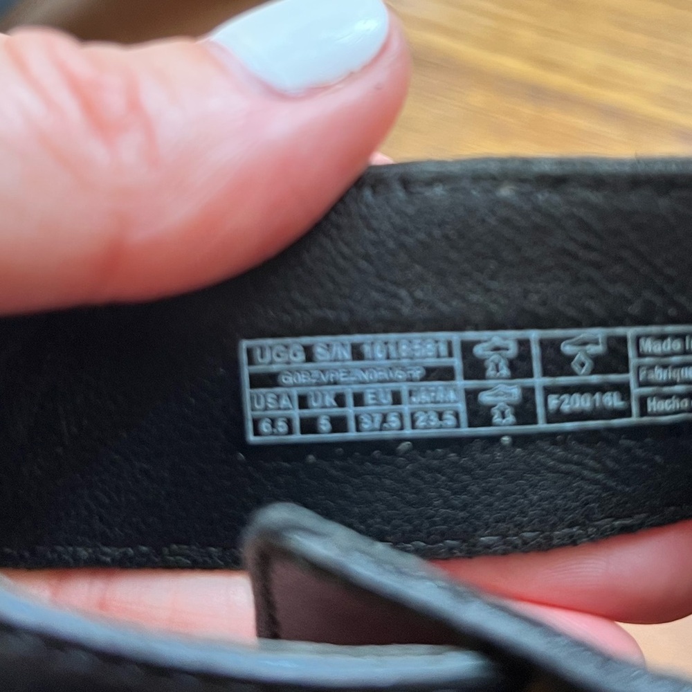 UGG Women's Black Leather Sandals - Picture 13 of 16